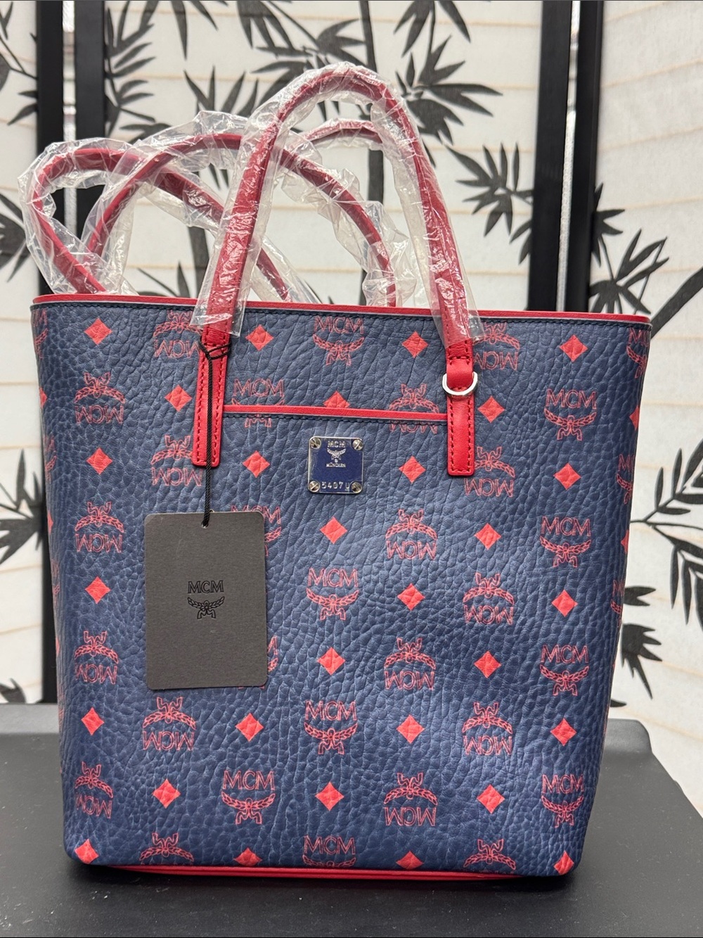 MCM zippered shopper with adjustable removable strap